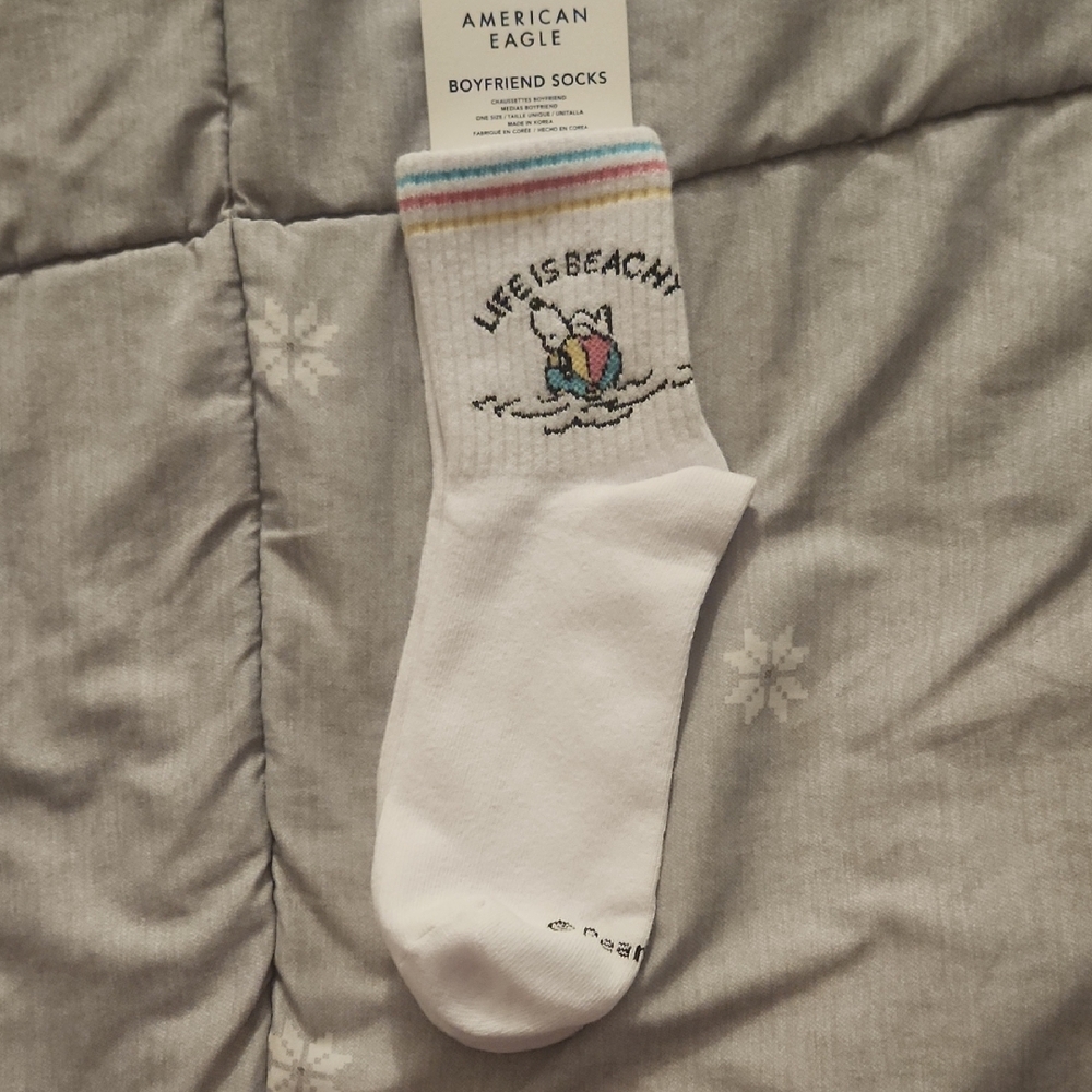 American Eagle Outfitters White Casual Socks with Beach Design